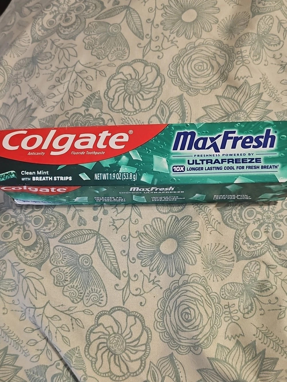 Colgate MaxFresh UltraFreshening Clean Mint Whitening Strips Clean Mint